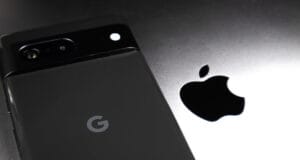 Как передавать качественные фото и видео с Android на iPhone Логотипы Google и Apple на одном фоне