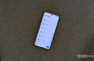 Как превратить вырез камеры в полезную кнопку управления на Android Интерфейс приложения Action Notch на смартфоне