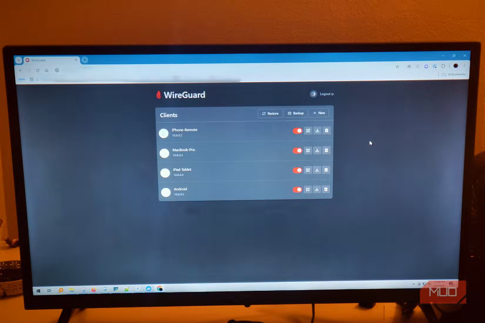 Монитор с открытым интерфейсом WireGuard