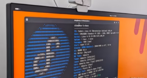 Срок действия важного патента на видеокодеки MPEG-4 Part 2 истек монитор с запущенным терминалом Linux и выводом данных FastFetch