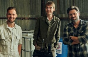 Ведущие The Grand Tour исключили возможность создания аналога Clarkson’s Farm Джеймс Энгельсман, Томас Холланд и Фрэнсис Буржуа в металлическом ангаре